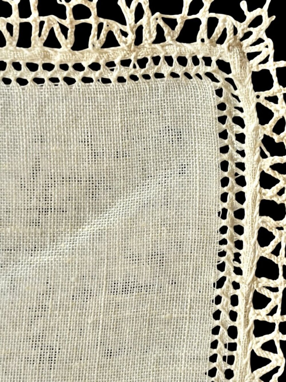 Set of 13 Matching Ecru Embroidered Tatted Napkins - Picture 5 of 8